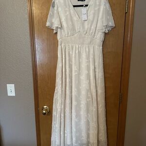 New with tags!  Beautiful soft flowy summer dress.
